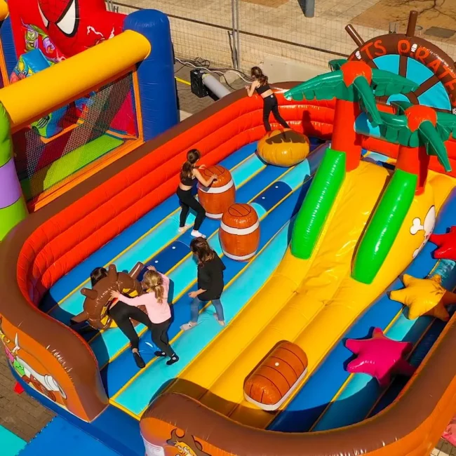 animations enfants familles gonflable nakité productions arbre de noël